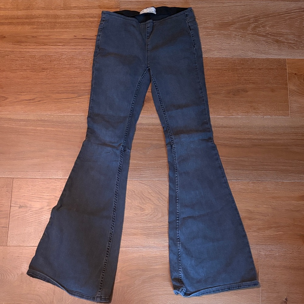 Free People Women's Flared Jeans in Black/Faded size W 25 R